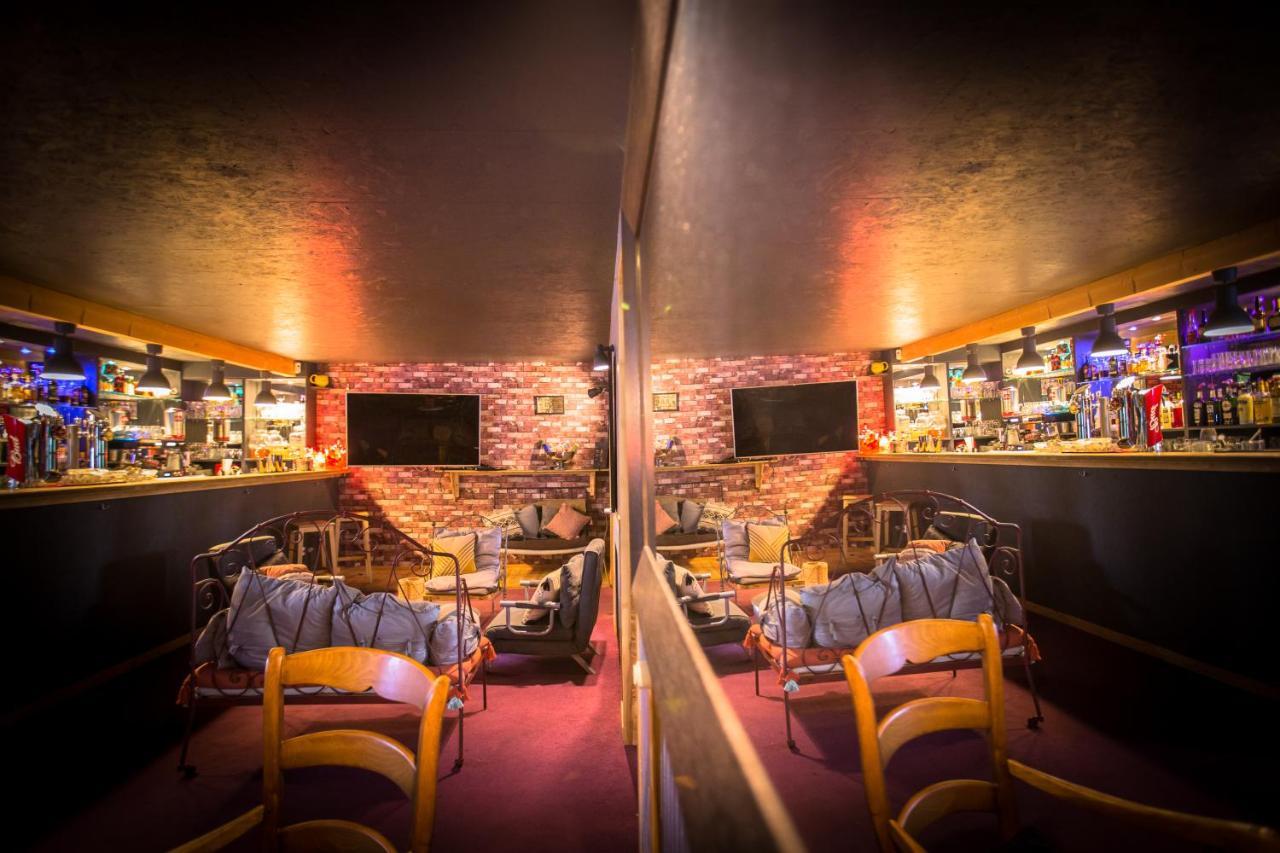 Le Plan B - Hotel 3 Etoiles - Restaurant รูองส์ ภายนอก รูปภาพ